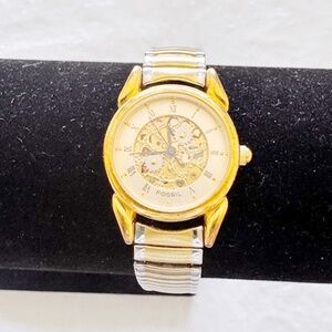 Vintage fossil ladies quartz watch 24mm case, running